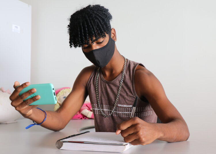 Usuários de unidades socioassistenciais iniciam curso de capacitação profissional