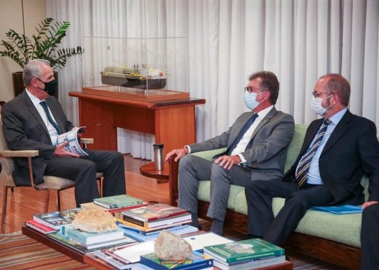 Deputado Federal Laércio Oliveira se encontra om Ministro das Minas e Energia, Bento Albuquerque