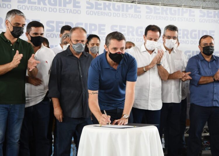 Fabio Mitidieri participa de solenidades ao lado de Belivaldo Chagas