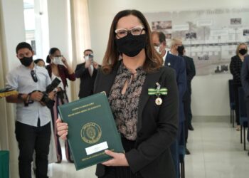 Vice-prefeita é homenageada com medalha Exército Brasileiro