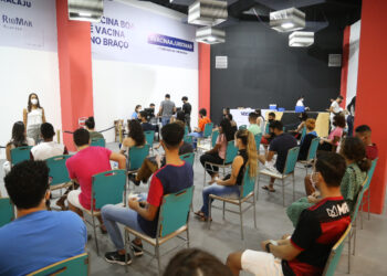Juventude vacinada: mais de 12 mil receberam primeira dose contra covid no final de semana