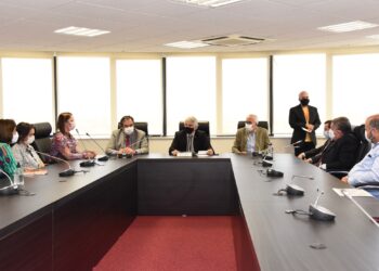 Prefeito Edvaldo sanciona lei de combate à pobreza menstrual nas escolas de Aracaju