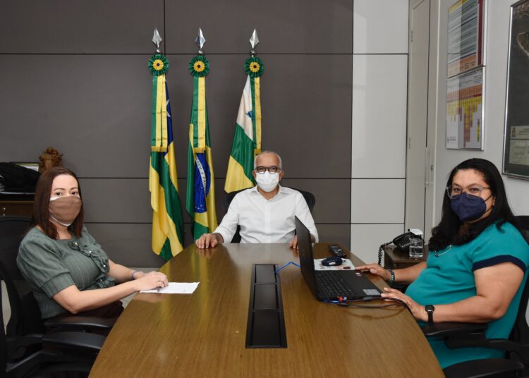 Covid-19: Aracaju inicia vacinação de adolescentes de 17 anos e aplicação de reforço em idosos