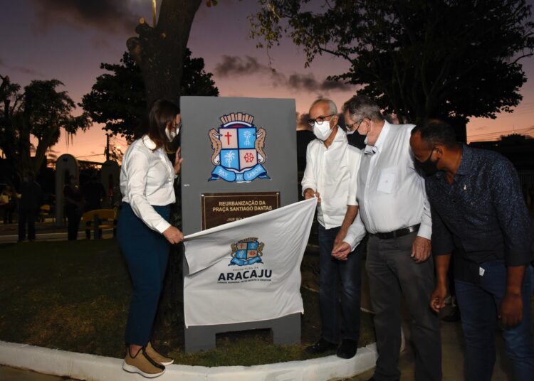 Prefeito Edvaldo entrega revitalização da praça Santiago Dantas