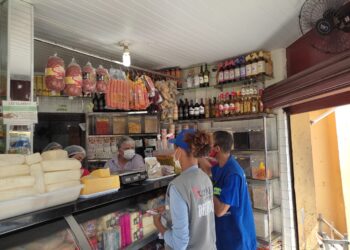 Prefeitura leva ação de testagem a permissionários dos mercados centrais