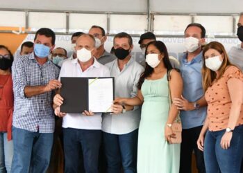 Deputado Federal Fábio Mitidieri seguindo agenda do Governador Belivaldo Chagas, participa de assinatura de Ordens de Serviços dos programa Pró-Rodovias.