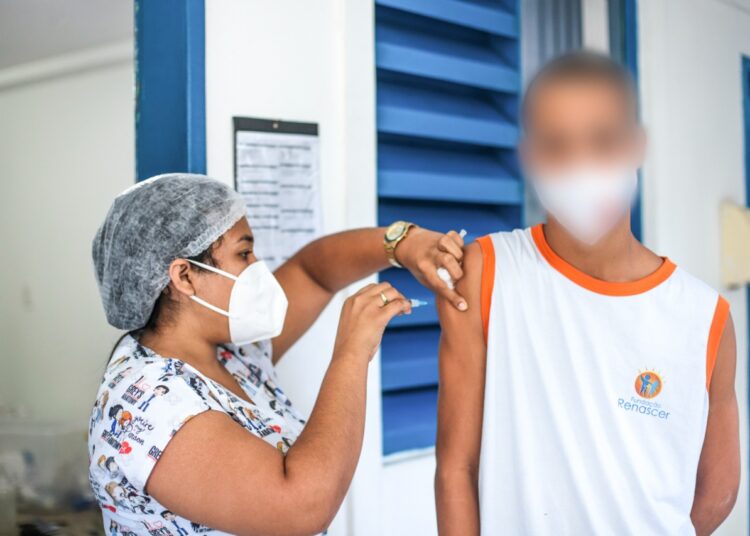 Prefeitura vacina contra covid adolescentes privados de liberdade
