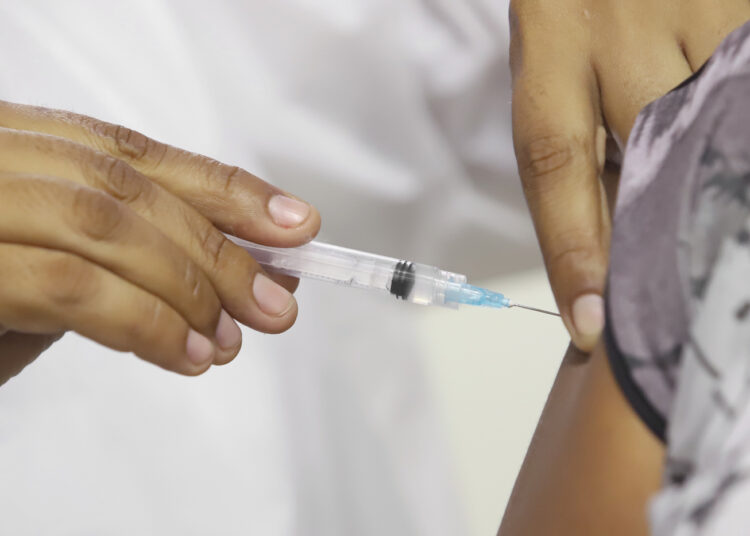 Aracaju já vacinou cerca de 230 pessoas imunocomprometidas com a terceira dose