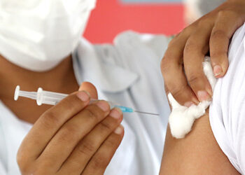 Prefeitura anuncia nova antecipação do calendário vacinal contra covid em Aracaju