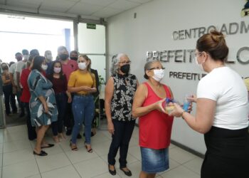 Dia do Servidor: prefeita em exercício recepciona e presta homenagem aos servidores do Município