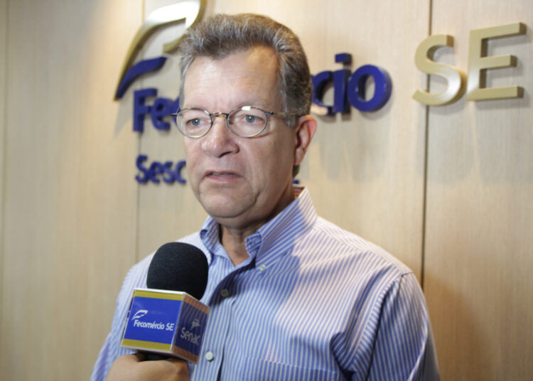 Presidente do Sistema Fecomércio/Sesc/Senac, Laércio Oliveira, recebe visita dos ex-presidentes do CRC-SE