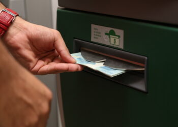 Assistência Social de Aracaju orienta população em relação ao Auxílio Brasil