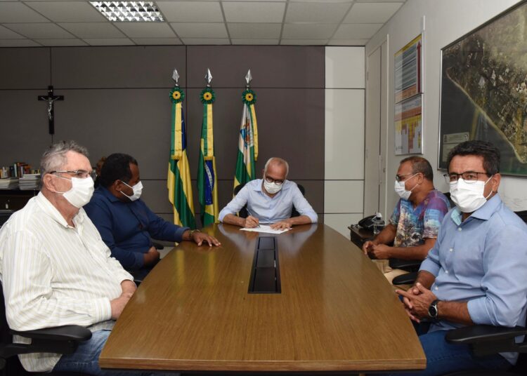 Prefeito sanciona lei que revoga Taxa de Gerenciamento Operacional do Transporte Público