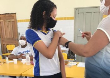 Vacinação itinerante: Aracaju já imunizou mais de mil alunos da rede municipal