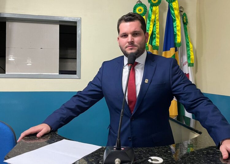 Vereador Neto Batalha envia para Câmara de São Cristóvão moção de repúdio contra exigência de Marcos Santana na demissão de aposentados