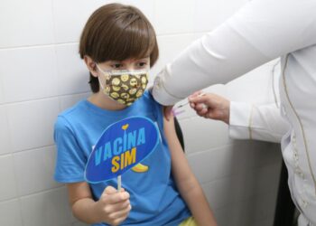 Aracaju avança na imunização contra covid e vacina crianças de 10 anos