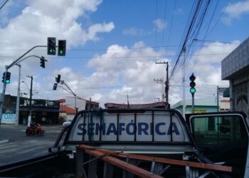 Mais de mil metros de cabos de semáforos foram furtados este ano