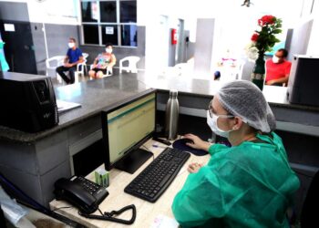 Aracaju registra redução na média móvel de novos casos de covid