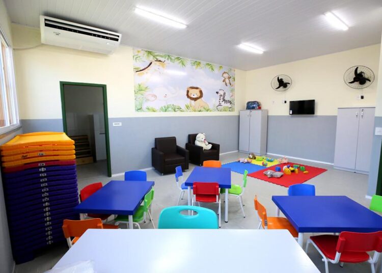 Comunidade escolar comemora reforma e ampliação da creche Ana Luíza Mesquita