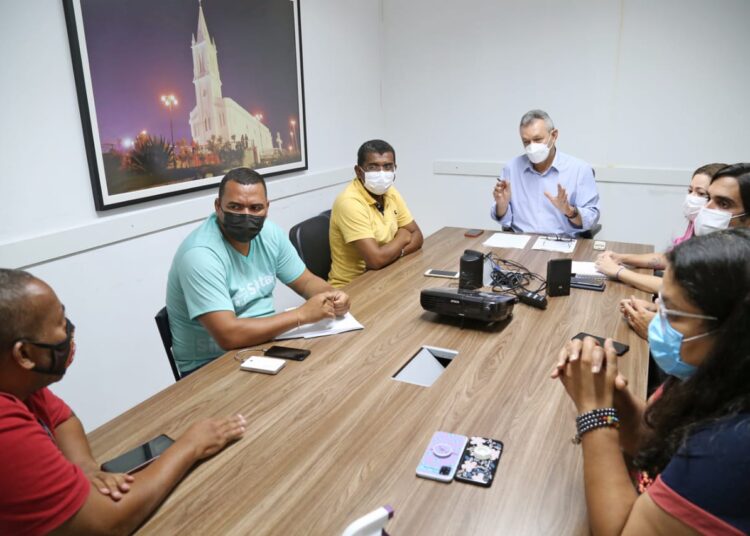 Prefeitura e Sintasa discutem reivindicações de servidores da saúde