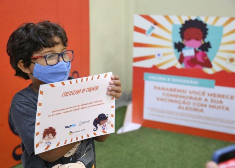 Aracaju é primeira capital do Nordeste em vacinação de crianças de 5 a 11 anos