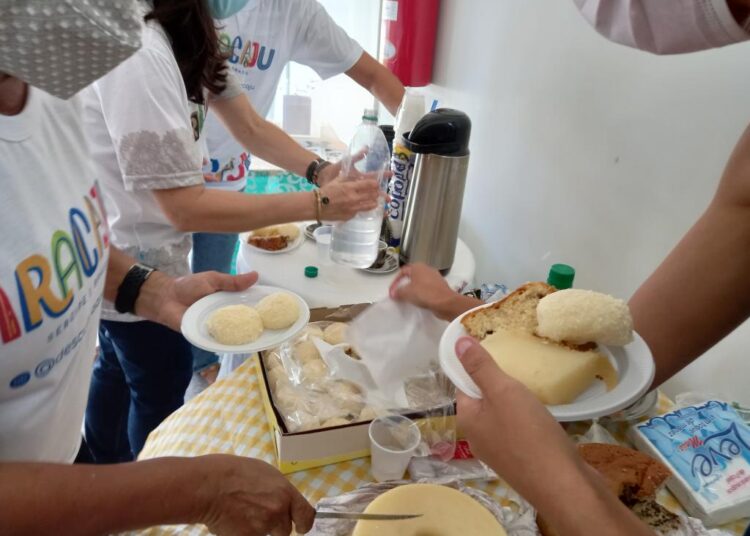 Prefeitura promove café da manhã comemorativo com artesãs do Chica Chaves