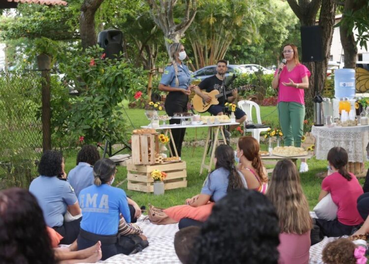 Mês da Mulher: vice-prefeita participa de roda de conversa na Guarda Municipal