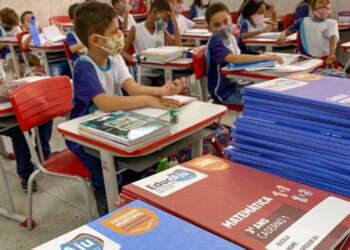 Escolas municipais recebem material de reforço pedagógico do programa Educaju
