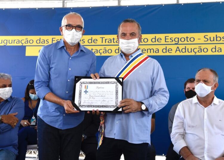 Edvaldo concede medalha da Ordem do Mérito Serigy ao ministro Rogério Marinho