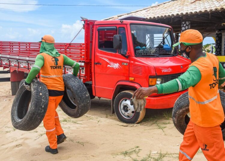 Prefeitura direciona Cata Treco à areia de praia no bairro Coroa do Meio