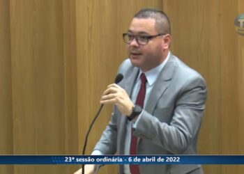 Eduardo Lima destaca a  necessidade da presença de Psicólogos e Assistentes Sociais nas escolas