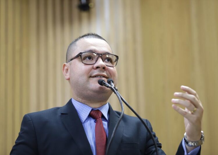 Eduardo Lima destaca: Psicólogos e Assistentes Socais urgentemente no retorno às aulas presenciais