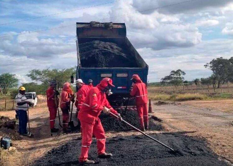 DER realiza manutenção na malha viária estadual