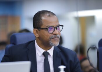 “Nenhum professor, em sala de aula, vai receber menos que cinco mil reais no município de Aracaju”, afirma Bittencourt