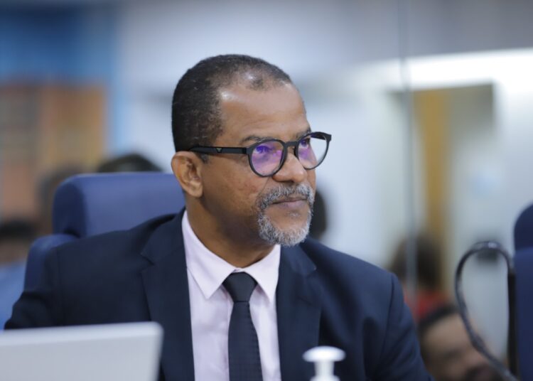 “Nenhum professor, em sala de aula, vai receber menos que cinco mil reais no município de Aracaju”, afirma Bittencourt