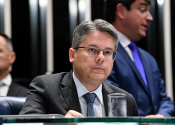 Senador Alessandro quer garantir recursos da saúde, educação e do Fundeb