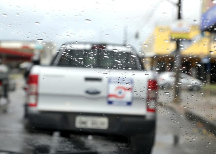 Defesa Civil de Aracaju emite alerta de chuva moderada e ventos fortes para as próximas 24h