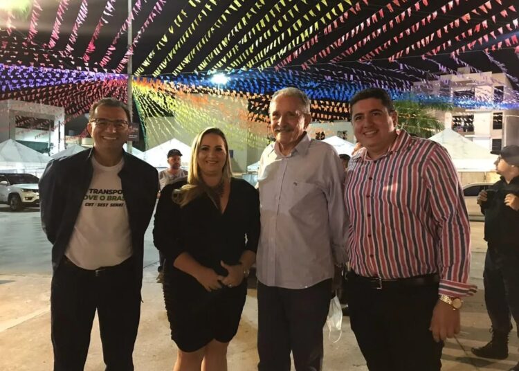 Machado participa da abertura da Festa dos Caminhoneiros 2022