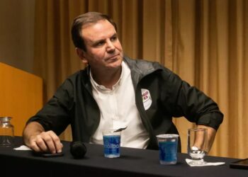 Eduardo Paes promete ajuda para Flamengo construir estádio próprio e cobra que Caixa libere terreno de graça