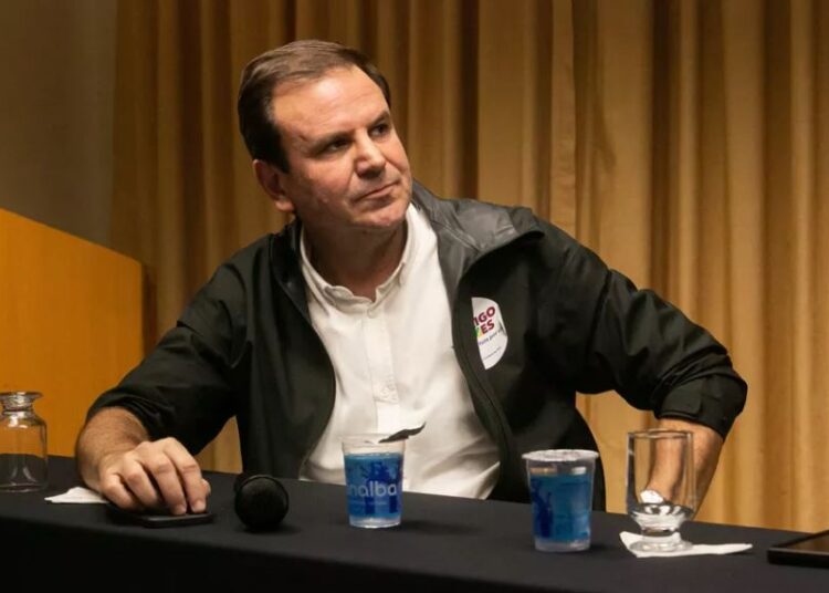 Eduardo Paes promete ajuda para Flamengo construir estádio próprio e cobra que Caixa libere terreno de graça