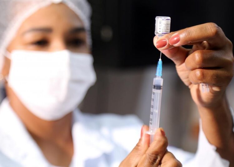 Covid-19: Aracaju completa um mês vacinando com 4ª dose pessoas com 18 anos ou mais