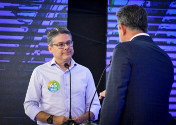 Alessandro confronta Rogério sobre Orçamento Secreto: “Mentira tem perna curta. O Congresso não acabou com o Orçamento Secreto por conta do seu voto”