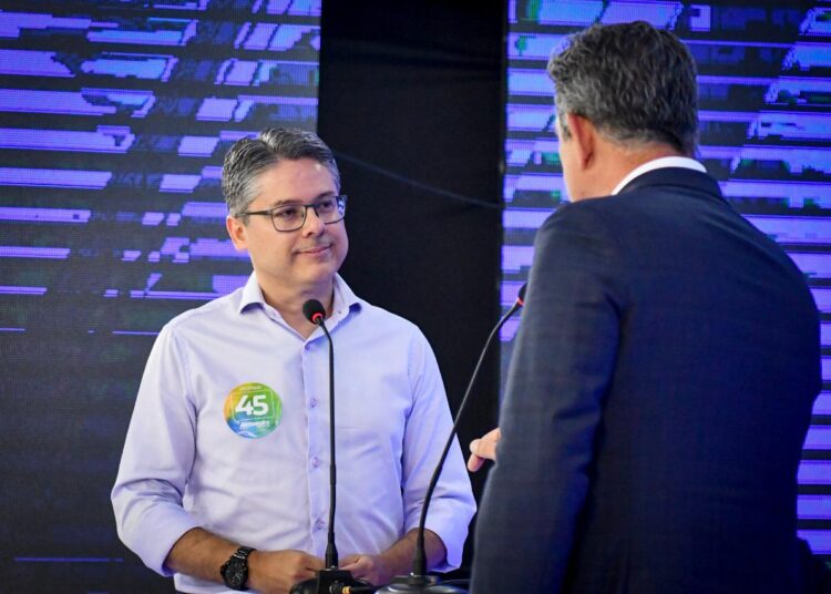 Alessandro confronta Rogério sobre Orçamento Secreto: “Mentira tem perna curta. O Congresso não acabou com o Orçamento Secreto por conta do seu voto”