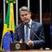 Senador Alessandro Vieira entra com notícia-crime no STF contra Rogério Carvalho por falsidade ideológica