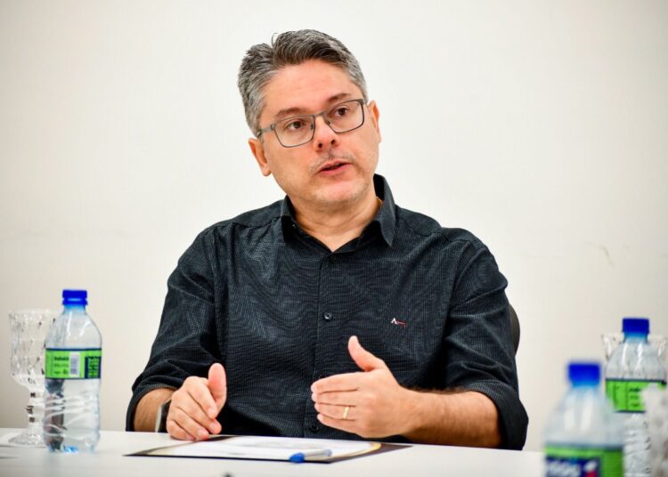 Alessandro Vieira realiza entrevista coletiva para falar sobre posicionamento no 2° turno