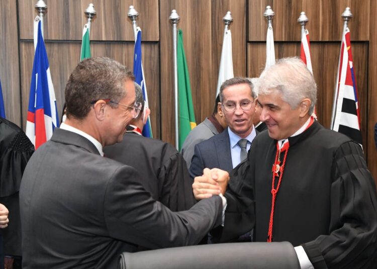 Governador eleito, Fábio Mitidieri participa da posse do procurador-geral do MP de Sergipe