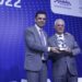 Raymundo Juliano é homenageado pela ABAD com troféu ao Grupo Fasouto