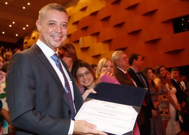 Em diplomação, Fábio Mitidieri reafirma compromisso com geração de emprego