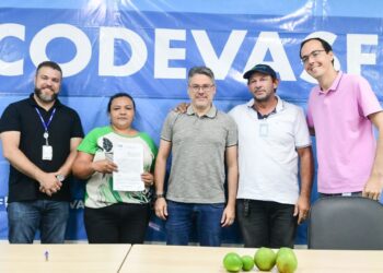 Senador Alessandro entrega R$1 milhão em tratores agrícolas para municípios sergipanos