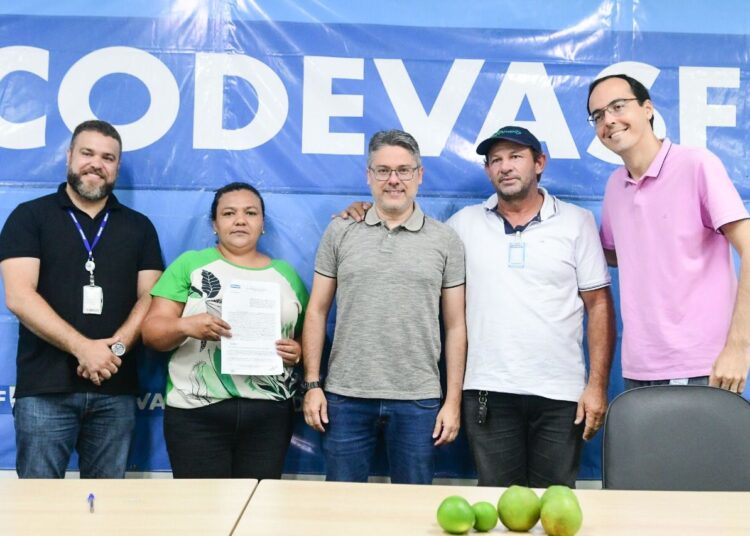 Senador Alessandro entrega R$1 milhão em tratores agrícolas para municípios sergipanos